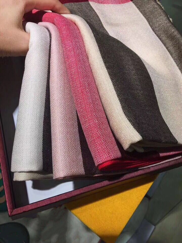 2022 woman Scarves Wraps Winter thick cashmere scarf Patchwork Plaid shawl 180 x70 cm
2022 woman Scarves Wraps Winter thick cashmere scarf Patchwork Plaid shawl 180 x70 cm