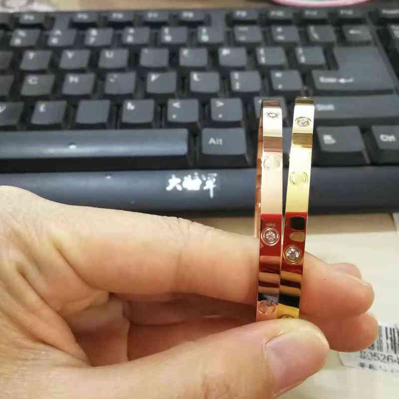 4mm thin silver bracelets Bangles For Women Men Titanium Steel Gold Screwdriver Bracelets lovers Bracelet no box 16-19cm
4mm thin silver bracelets Bangles For Women Men Titanium Steel Gold Screwdriver Bracelets lovers Bracelet no box 16-19cm