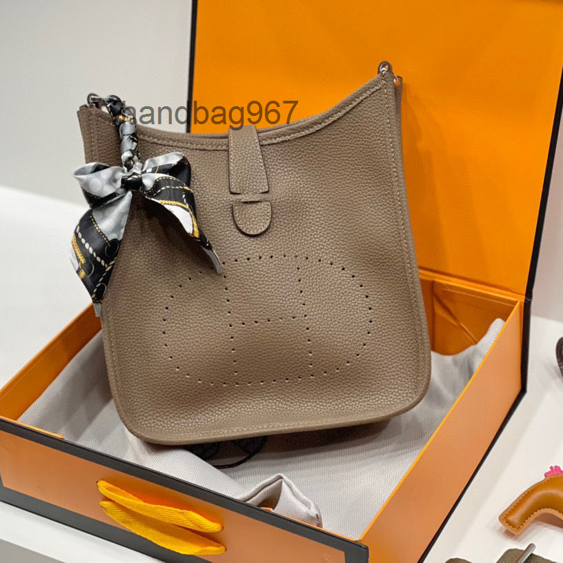 Herms 2022 deesigner bags Handbag New Fashion Bag Top Layer Cowhide h Hollow Out Single Shoulder Messenger Women's bag E0F0, Light gray
Herms 2022 deesigner bags Handbag New Fashion Bag Top Layer Cowhide h Hollow Out Single Shoulder Messenger Women's bag E0F0, Light gray