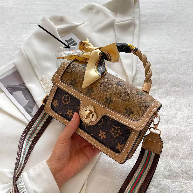 2023 New Chain One Shoulder Messenger Bag Fashion Designer Ladies Versatile Casual High Sense, Make up the price difference
2023 New Chain One Shoulder Messenger Bag Fashion Designer Ladies Versatile Casual High Sense, Make up the price difference