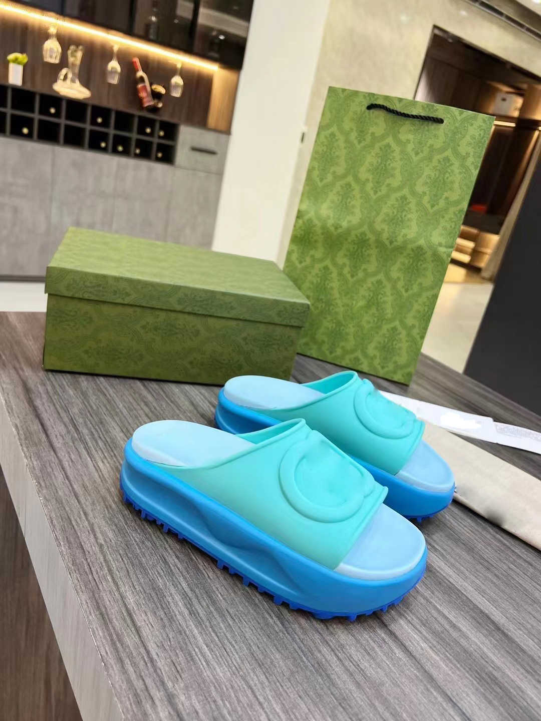 new 20222 Fashion g women's Designer Sandals slide slippers flip flops platform wedge embroidery printing jelly rubber shoes 2873832, Red 
new 20222 Fashion g women's Designer Sandals slide slippers flip flops platform wedge embroidery printing jelly rubber shoes 2873832, Red