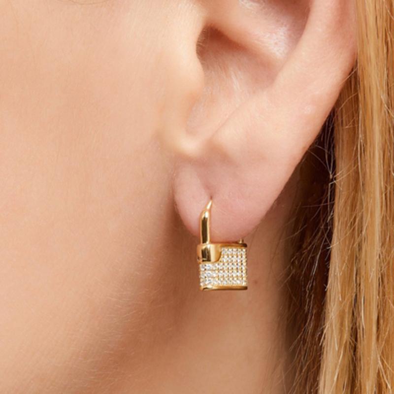 Stud Summer Jewelry Delicate Lock Charming Earring Fashion Women Shiny Rainbow Cz Stone Paved Mini JewelryStud
Stud Summer Jewelry Delicate Lock Charming Earring Fashion Women Shiny Rainbow Cz Stone Paved Mini JewelryStud