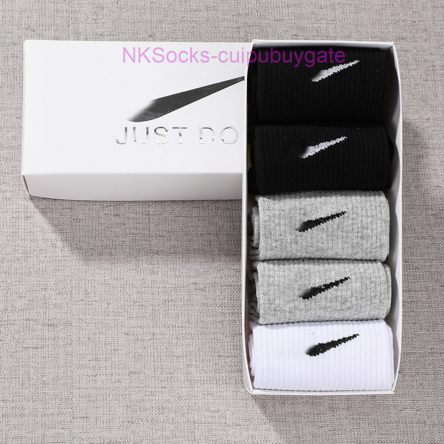 Fashion Men's Classic Socks Gift Box Stockings Hook Brand Black White Gray Medium Tube Sports Cotton Sweat Absorbing Sock Men Women Luxury Wear Short Sportsocks O4kd, Three pairs of black white grey
Fashion Men's Classic Socks Gift Box Stockings Hook Brand Black White Gray Medium Tube Sports Cotton Sweat Absorbing Sock Men Women Luxury Wear Short Sportsocks O4kd, Three pairs of black white grey