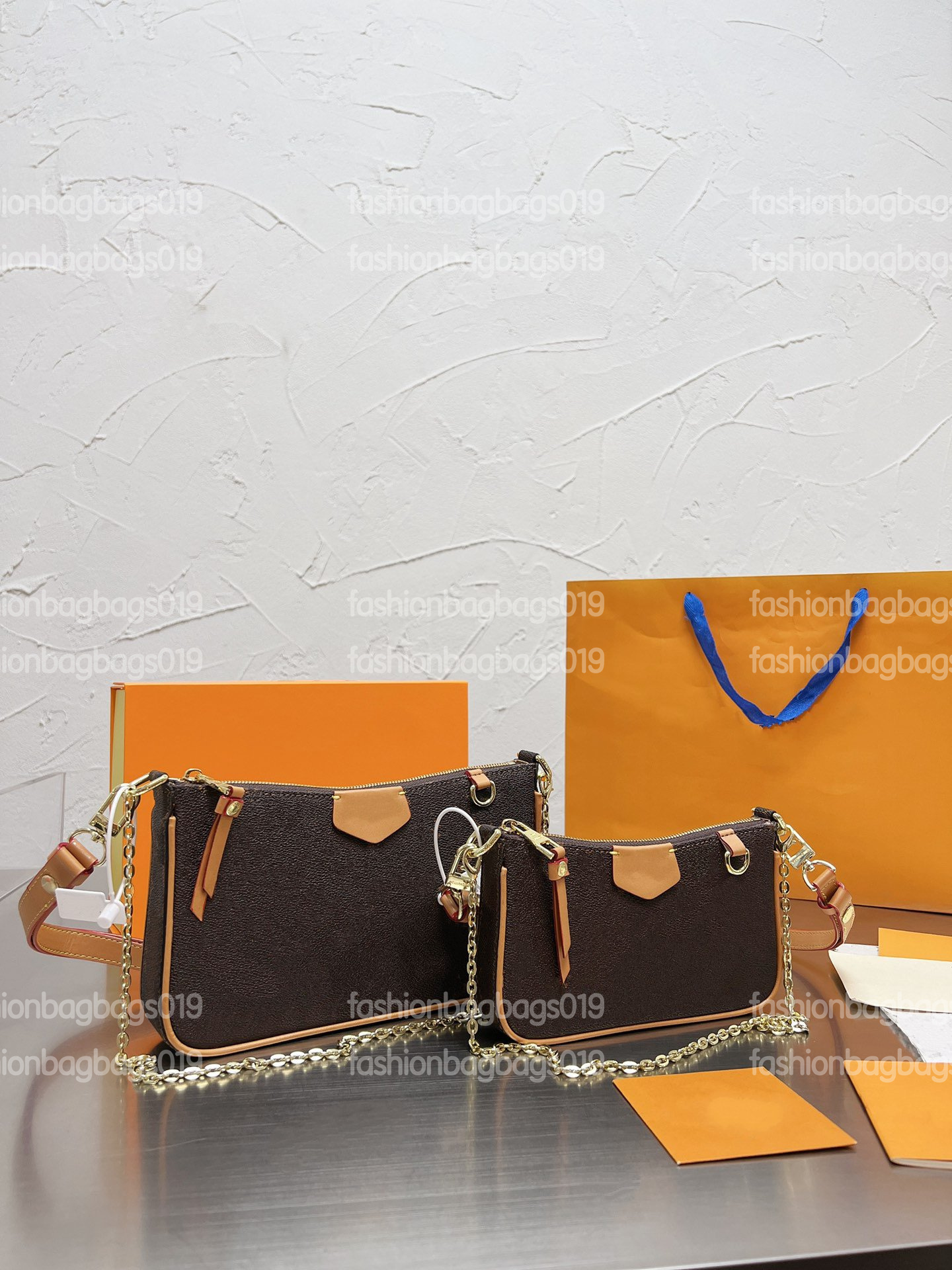 Easy Pouch On Strap Shoulder Bags 2022ss Embossed Monograms Empreinte Leather Sleek Design Black Creme White Small Women Luxurys designers Bags
Easy Pouch On Strap Shoulder Bags 2022ss Embossed Monograms Empreinte Leather Sleek Design Black Creme White Small Women Luxurys designers Bags