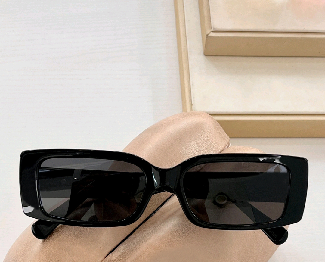 Shiny Black Grey Rectangular Sunglasses Pattern Frame Women Summer Fashion Sunglasses UV400 Protection Eyewear
Shiny Black Grey Rectangular Sunglasses Pattern Frame Women Summer Fashion Sunglasses UV400 Protection Eyewear