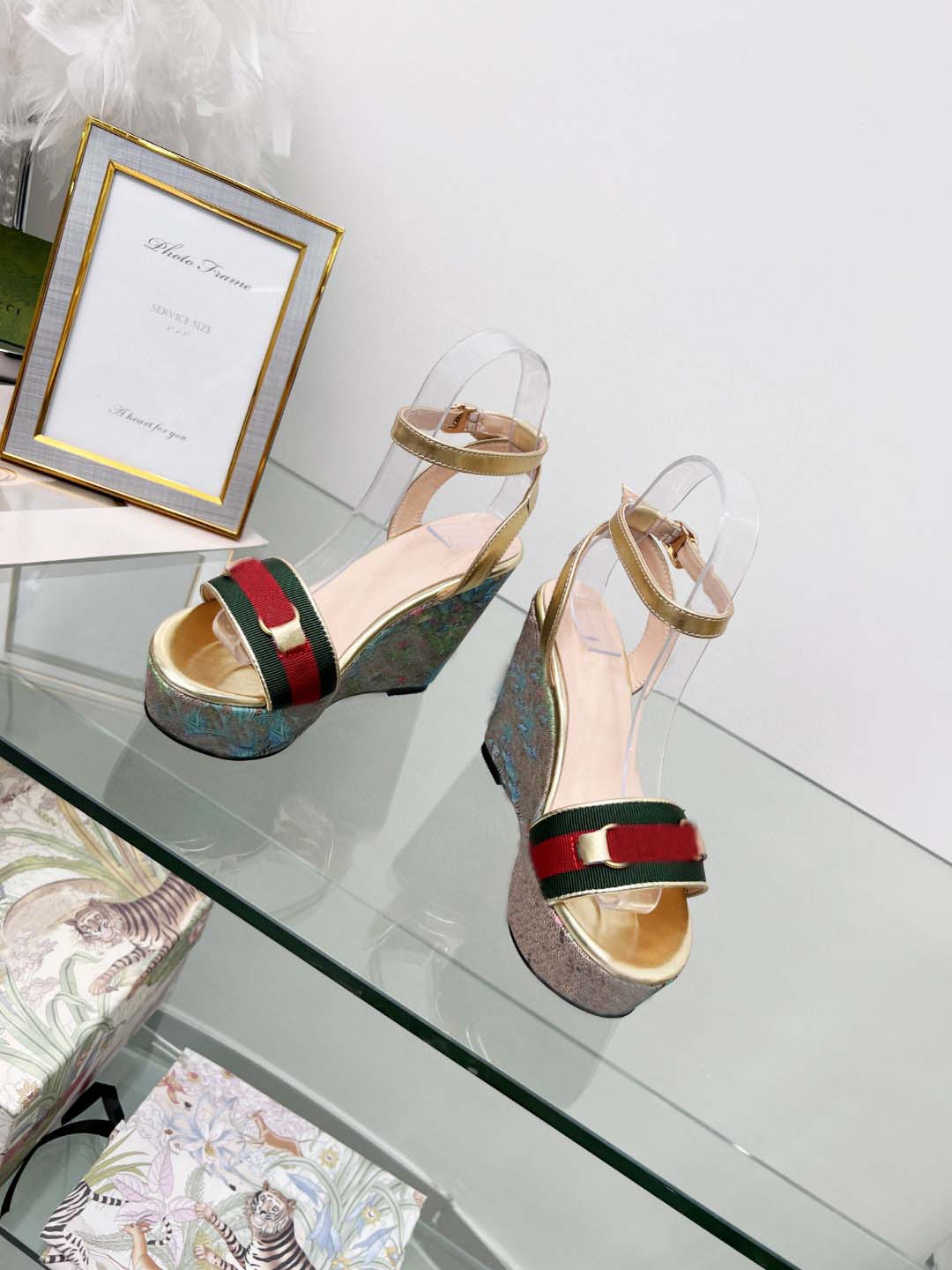 2022 latest fashion goddess slope heel sandals high quality comfortable feet beautiful elegant temperament is worth having 35-43
2022 latest fashion goddess slope heel sandals high quality comfortable feet beautiful elegant temperament is worth having 35-43