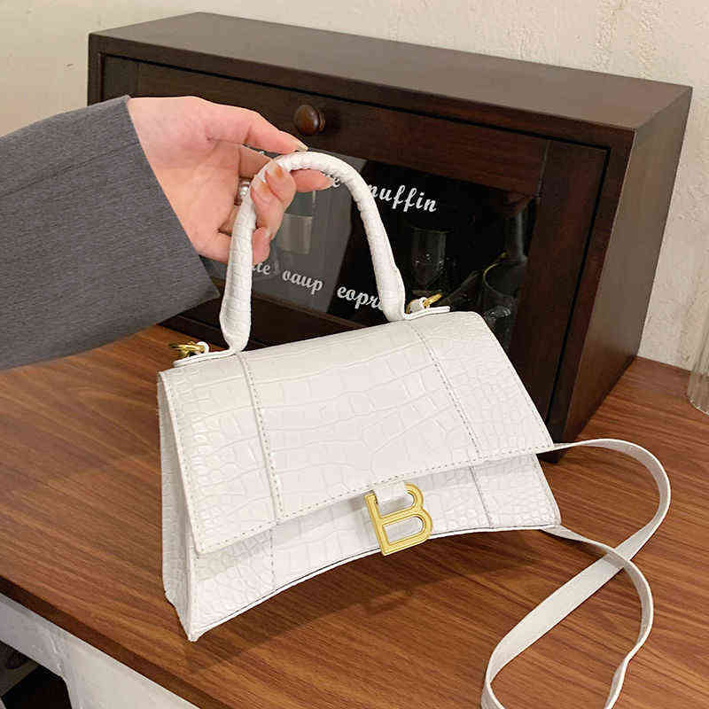 2022 new style texture hourglass bag small women's hand crocodile pattern versatile one shoulder Purses, White
2022 new style texture hourglass bag small women's hand crocodile pattern versatile one shoulder Purses, White
