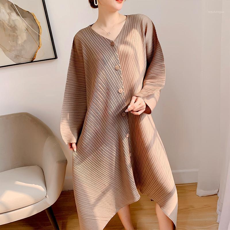 Casual Dresses Miyake Pleated Dress 2022 Summer Autumn Plus Size Women Wear Within 100kg Loose Button Causal Clothes, Black
Casual Dresses Miyake Pleated Dress 2022 Summer Autumn Plus Size Women Wear Within 100kg Loose Button Causal Clothes, Black