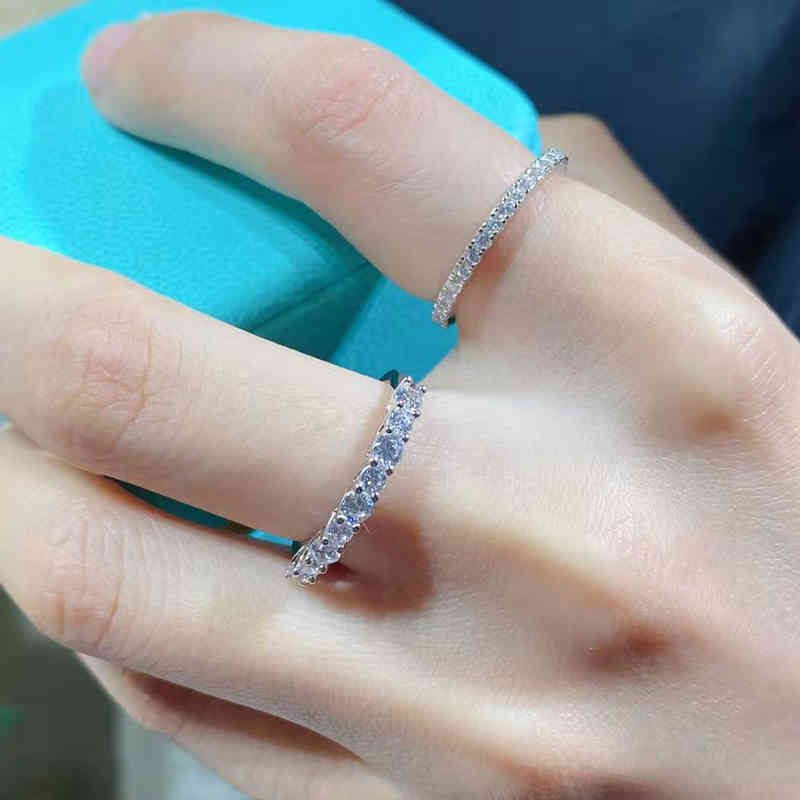 P19W T family 18K Gold Diamond Ring female mosan Cross fine row ring index finger diamond minority design high sense category
P19W T family 18K Gold Diamond Ring female mosan Cross fine row ring index finger diamond minority design high sense category