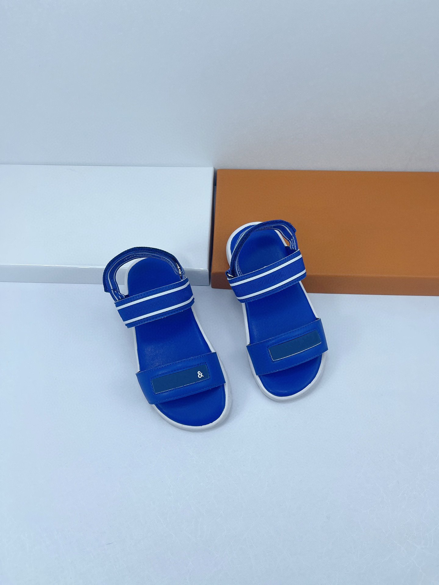 Summer Luxury Slippers Runner Men Women Sandal pink black bule Sandals Womens Indoor Slide designers letters Kid designer fashion shoes boy girl baby sandal 26-35, Shipping pay
Summer Luxury Slippers Runner Men Women Sandal pink black bule Sandals Womens Indoor Slide designers letters Kid designer fashion shoes boy girl baby sandal 26-35, Shipping pay