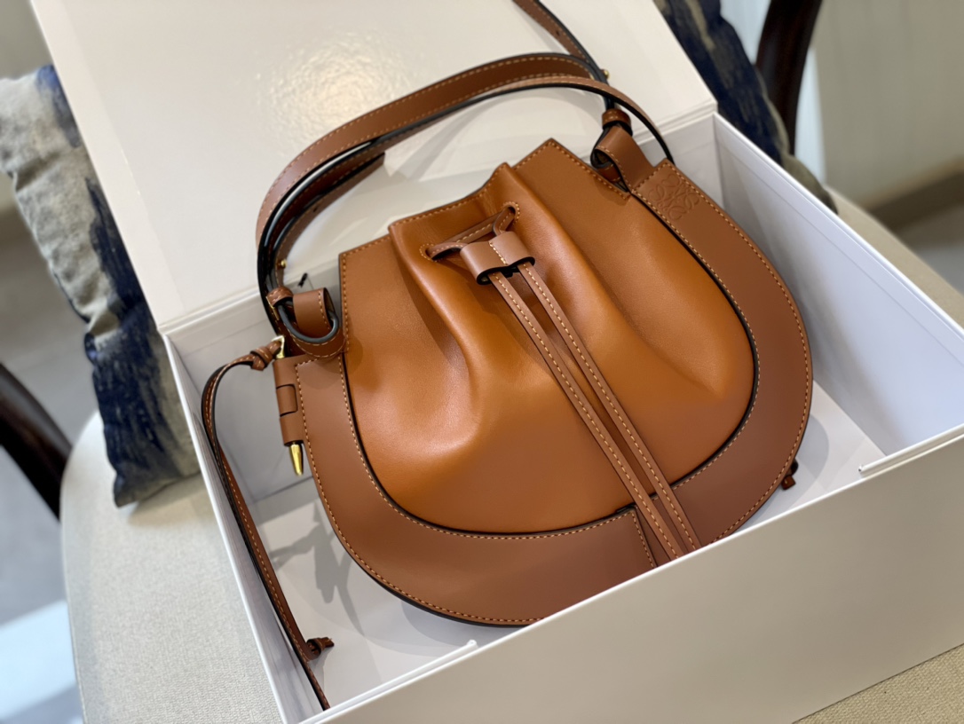 Bucket bag Leather bags 2023 Luxury Tops Designer Brand Fashion Shoulder Handbags Quality Women chains purse Clutch Wallets Cross body totes Alligator wallets, Picture color with logo25 cm
Bucket bag Leather bags 2023 Luxury Tops Designer Brand Fashion Shoulder Handbags Quality Women chains purse Clutch Wallets Cross body totes Alligator wallets, Picture color with logo25 cm