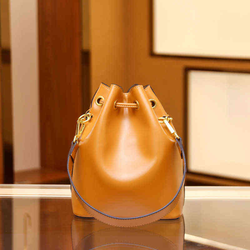 Factory Online Export Designer Brand Bags and Summer New Women's Bucket Letter Drawstring Mini Mobile Versatile Single Shoulder Messenger Handbag, White
Factory Online Export Designer Brand Bags and Summer New Women's Bucket Letter Drawstring Mini Mobile Versatile Single Shoulder Messenger Handbag, White