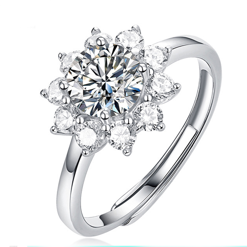 S925 Silver Moissanite ring Class D 1 Carat Japanese and Korean Retro White Personality Women's Ring
S925 Silver Moissanite ring Class D 1 Carat Japanese and Korean Retro White Personality Women's Ring