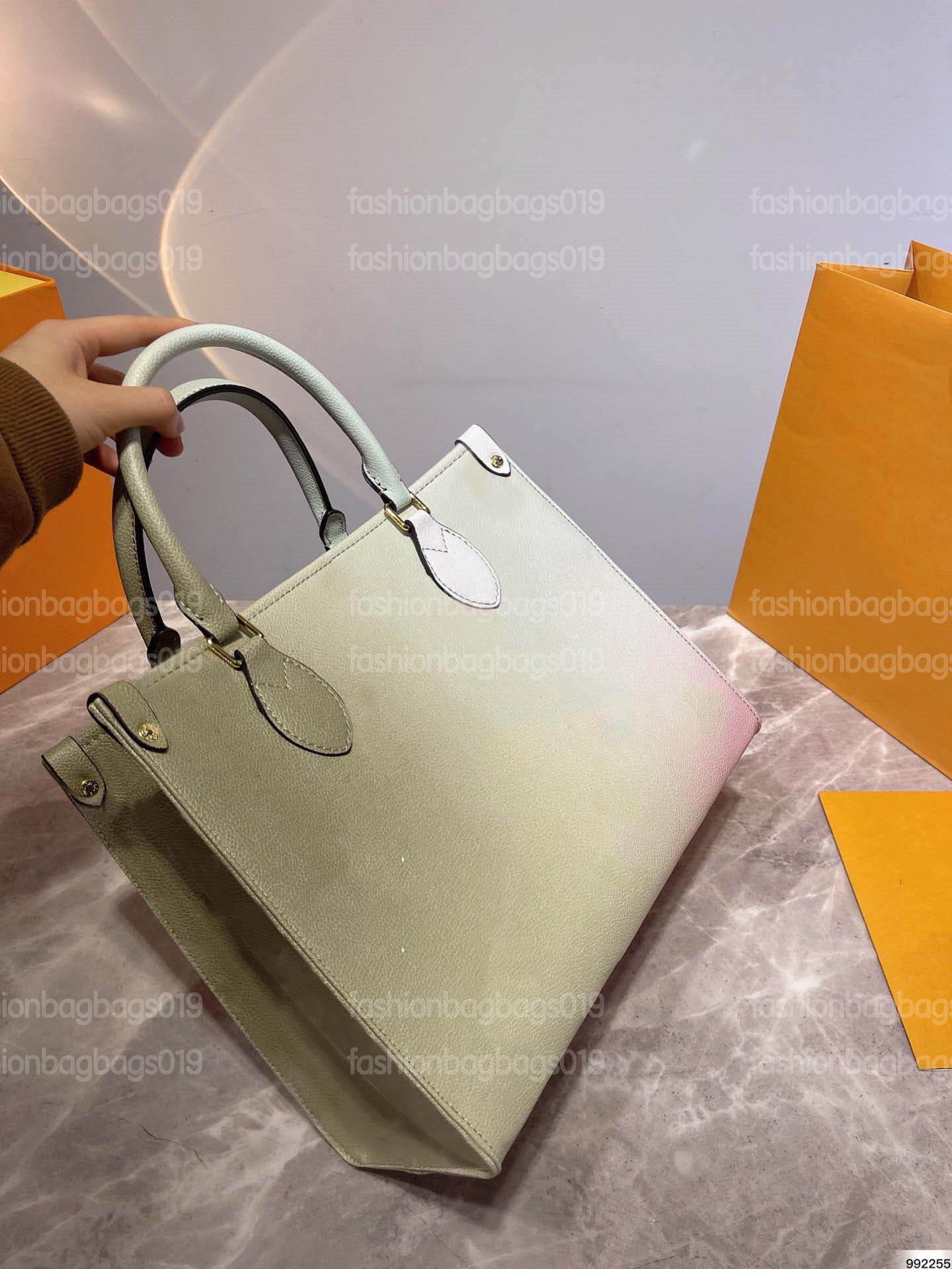Spring In The City ONTHEGO MM Tote Bag Gradient Monograms Coated Canvas with Toron Handle Long Leather Shoulder Straps Designer Luxurys Crossbody Sunset Kaki M20510
Spring In The City ONTHEGO MM Tote Bag Gradient Monograms Coated Canvas with Toron Handle Long Leather Shoulder Straps Designer Luxurys Crossbody Sunset Kaki M20510