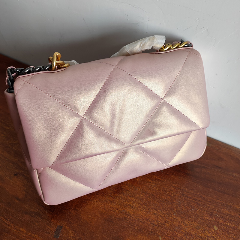 2022Ss Iridescent Pearly Pink/White Classic Flap 19 Lambskin Bags Real Leather Top Handle Totes Crossbody Shoulder Outddor Sacoche Designer Luxury_handbags 25CM, Box
2022Ss Iridescent Pearly Pink/White Classic Flap 19 Lambskin Bags Real Leather Top Handle Totes Crossbody Shoulder Outddor Sacoche Designer Luxury_handbags 25CM, Box