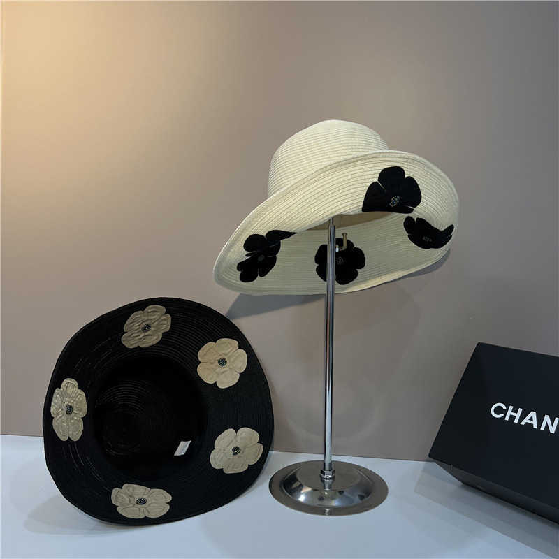 Reversible Brim Straw Hat Flower decoration fine grass woven Sun Hats Women's spring and summer seaside holiday Big Brim Sun cap, Flip brim straw hat - black
Reversible Brim Straw Hat Flower decoration fine grass woven Sun Hats Women's spring and summer seaside holiday Big Brim Sun cap, Flip brim straw hat - black