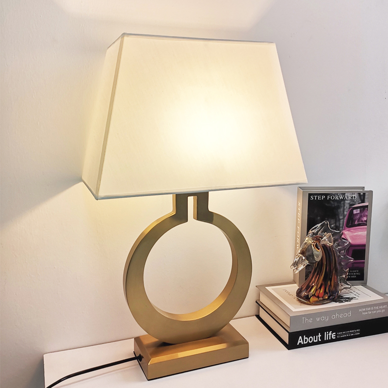 American luxury villa Gold table lamp Nordic Black Retro decor Desk lamp modern living room bedroom bedside LED reading light
American luxury villa Gold table lamp Nordic Black Retro decor Desk lamp modern living room bedroom bedside LED reading light