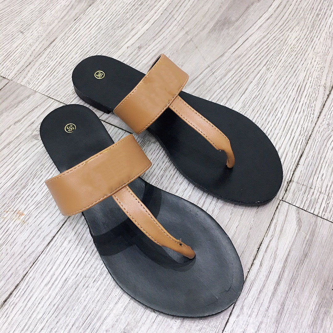 Women Designer Sandals Slippers Leather Summer Flat fashion Slipper Embroidery beach woman Big head letters Slippers Size 35-42, Silver
Women Designer Sandals Slippers Leather Summer Flat fashion Slipper Embroidery beach woman Big head letters Slippers Size 35-42, Silver