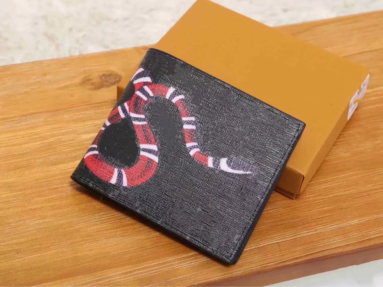 2022 Luxurys Tiger bee animal print Designer Women Bags Womens half-fold wallet European and American solid color zipper wallet, Black bees
2022 Luxurys Tiger bee animal print Designer Women Bags Womens half-fold wallet European and American solid color zipper wallet, Black bees