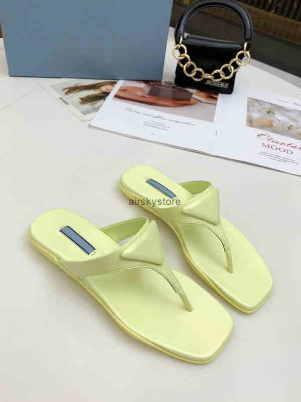 2022 Hot Slippers Sandals new clip slippers summer fashion go out beach travel shoes flat women's sandals, White
2022 Hot Slippers Sandals new clip slippers summer fashion go out beach travel shoes flat women's sandals, White