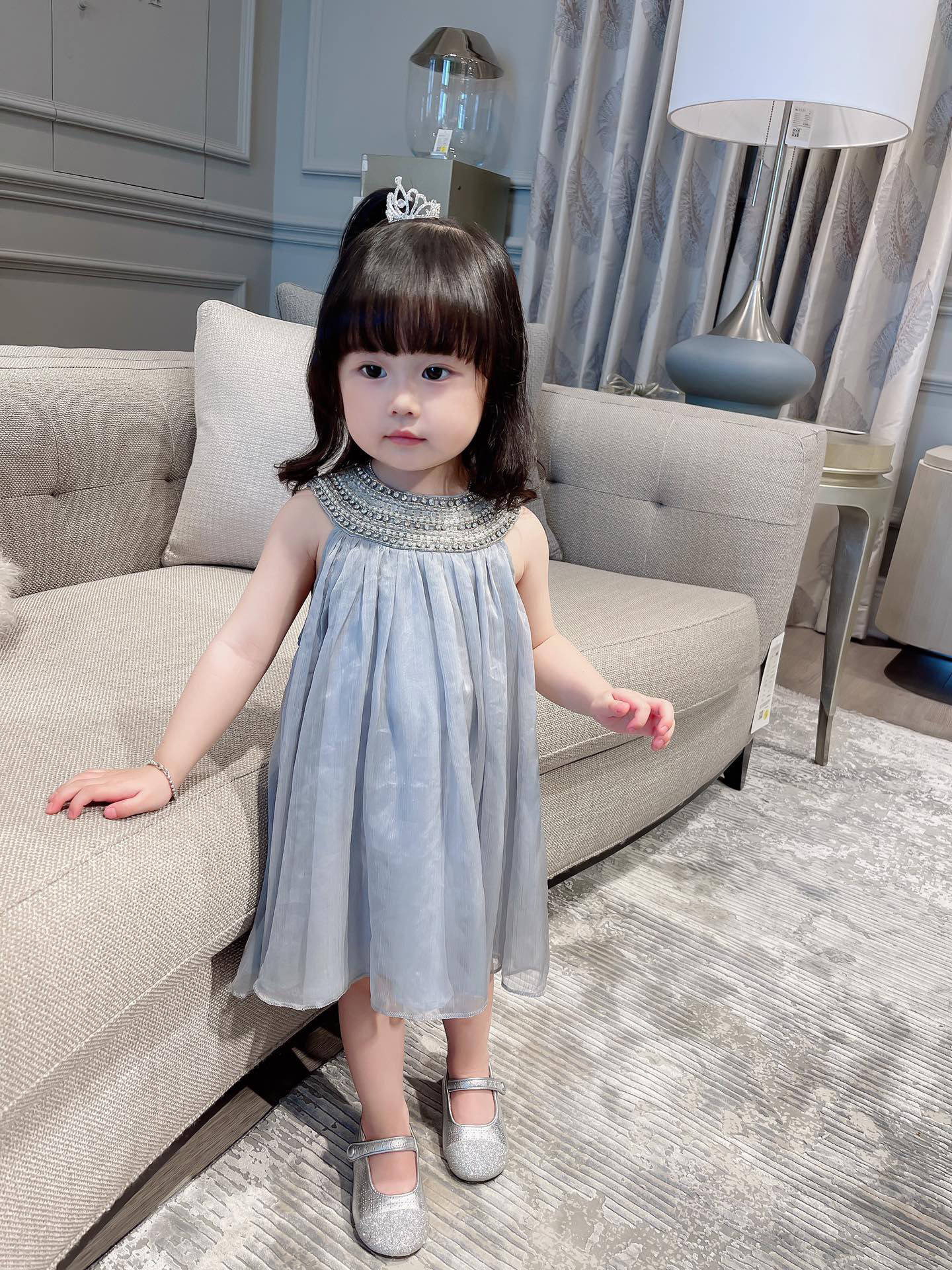 Lovely Girls Lace Dresses Summer Kids girl Princess praty Dress children outwear dress high quality, Gray
Lovely Girls Lace Dresses Summer Kids girl Princess praty Dress children outwear dress high quality, Gray