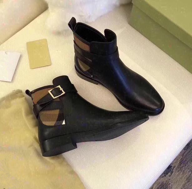 2022 Designer Chelsea Boots New Belt Crossover Short Martin Boot Women patchwork print Flat Heels Ladies Versatile Ankle Boots, Black
2022 Designer Chelsea Boots New Belt Crossover Short Martin Boot Women patchwork print Flat Heels Ladies Versatile Ankle Boots, Black