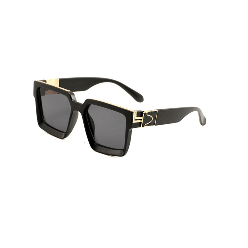 Luxury Designer Sunglasses Woman Fashion Man Full Frame Sun Glasses Goggle Retro High Quality 6 Color with Box
Luxury Designer Sunglasses Woman Fashion Man Full Frame Sun Glasses Goggle Retro High Quality 6 Color with Box