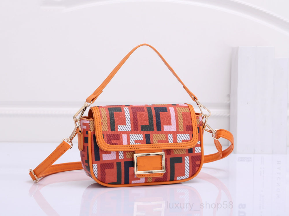 Crossbody Tote Bag Luxurys Designer Handbags Leather Crobody Shoulder s Large Capacity Fashion Handbag Metal Letter Strap Luxurious Designers Rome
Crossbody Tote Bag Luxurys Designer Handbags Leather Crobody Shoulder s Large Capacity Fashion Handbag Metal Letter Strap Luxurious Designers Rome