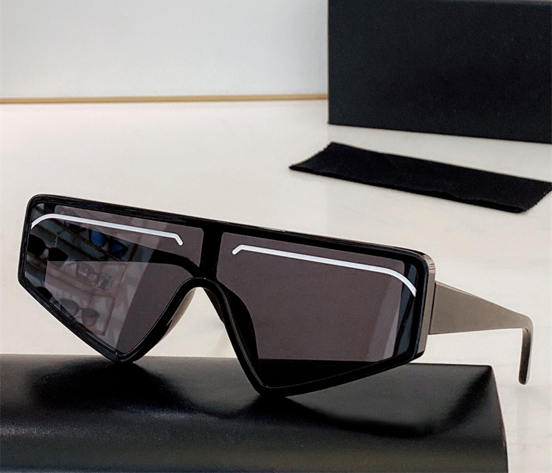 Fashion Popular Designer 0010 Sunglasses for Women Vintage trend shield shape sun glasses outdoor unique style Anti-Ultraviolet protection come with case
Fashion Popular Designer 0010 Sunglasses for Women Vintage trend shield shape sun glasses outdoor unique style Anti-Ultraviolet protection come with case