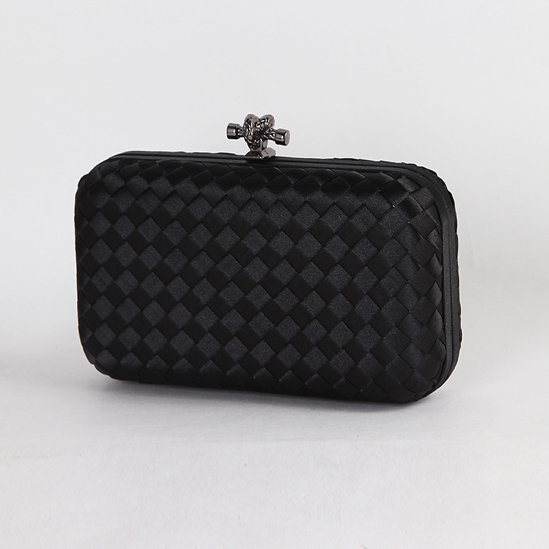 2025 NEW Retro Handmade Small Woven Clutch Banquet Handbag Lady Womens Silk Flap Chain het Hand Bag Dinner Party 220630 original design