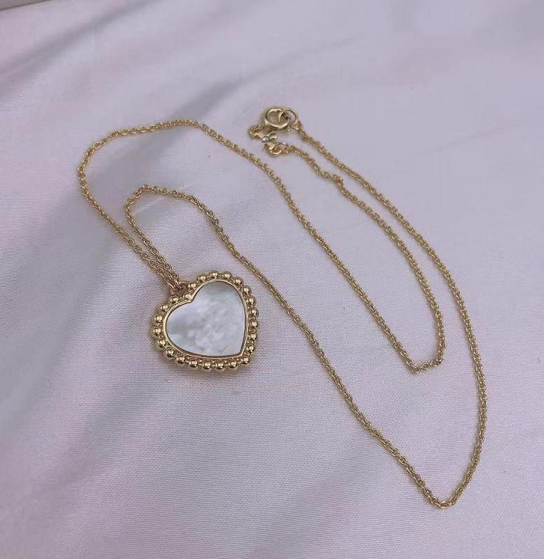 Top Quality Necklace Single Natural Shell Heart Real 18K Gold Plated Brand New Letter Pendant Necklaces
Top Quality Necklace Single Natural Shell Heart Real 18K Gold Plated Brand New Letter Pendant Necklaces