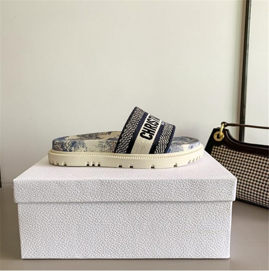 Classic Women's Casual Sandals High Quality Leather Beach Slippers Ladies Designer Shoes Female Flip Flops Sandal T90627
Classic Women's Casual Sandals High Quality Leather Beach Slippers Ladies Designer Shoes Female Flip Flops Sandal T90627