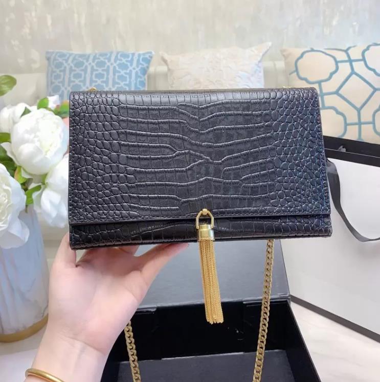 Messenger Wallets Women Luxurys Designers Bags Lady Shoulder Bag Handbags Gold Or Silver Chain Handbag Purse Clutch Multi Wallet & Holders Purses Perfect, Black 2 (gold logo)
Messenger Wallets Women Luxurys Designers Bags Lady Shoulder Bag Handbags Gold Or Silver Chain Handbag Purse Clutch Multi Wallet & Holders Purses Perfect, Black 2 (gold logo)