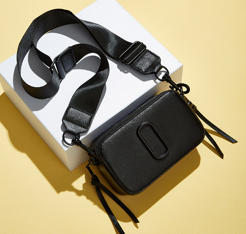 UU 2022 New Marc Jocobs Camera Bag First Layer Bag Double Zipper Wide Shoulder Strap Messenger bags for women purse handbag, No box
UU 2022 New Marc Jocobs Camera Bag First Layer Bag Double Zipper Wide Shoulder Strap Messenger bags for women purse handbag, No box