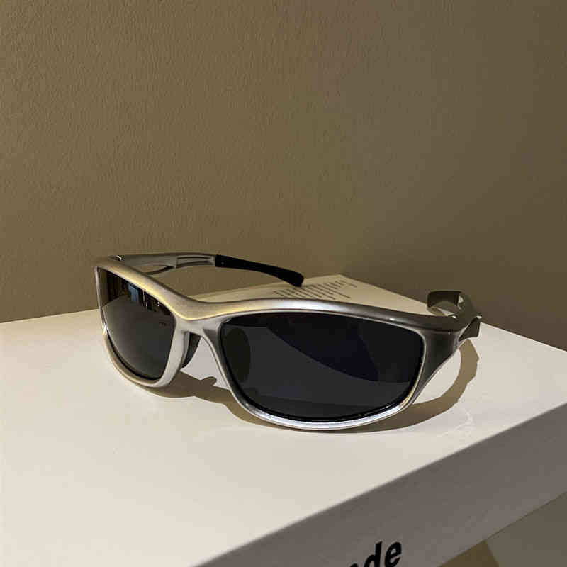 Designer Ray Cycle Luxurious Sunglasses Hip Hop Glasses Net Red Ff Retro Futuristic Silver Earth Cool Fashionable Glasses Hot Girl Mens Womens Polarized
Designer Ray Cycle Luxurious Sunglasses Hip Hop Glasses Net Red Ff Retro Futuristic Silver Earth Cool Fashionable Glasses Hot Girl Mens Womens Polarized