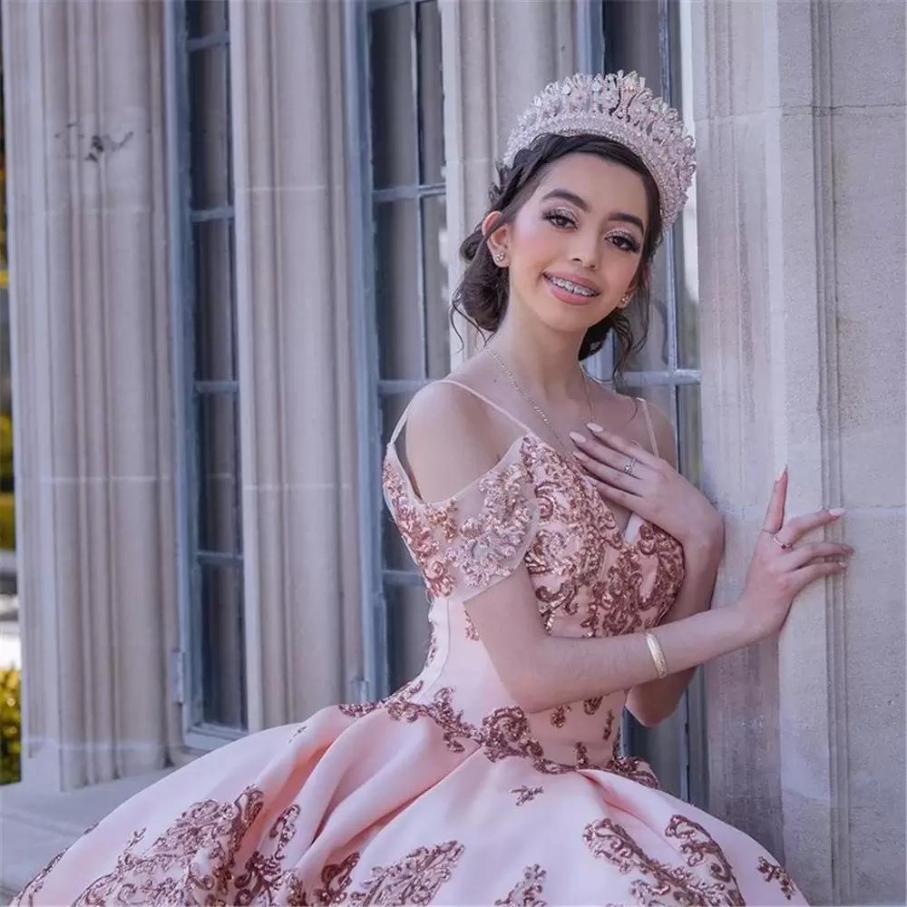Modern Quinceanera Dresses Blush Pink Off Shoulder Rose Pink Sequined Appliques Lace-up corset Overskirts Sweet 16 Party Prom Dress vestidos de 15 ano