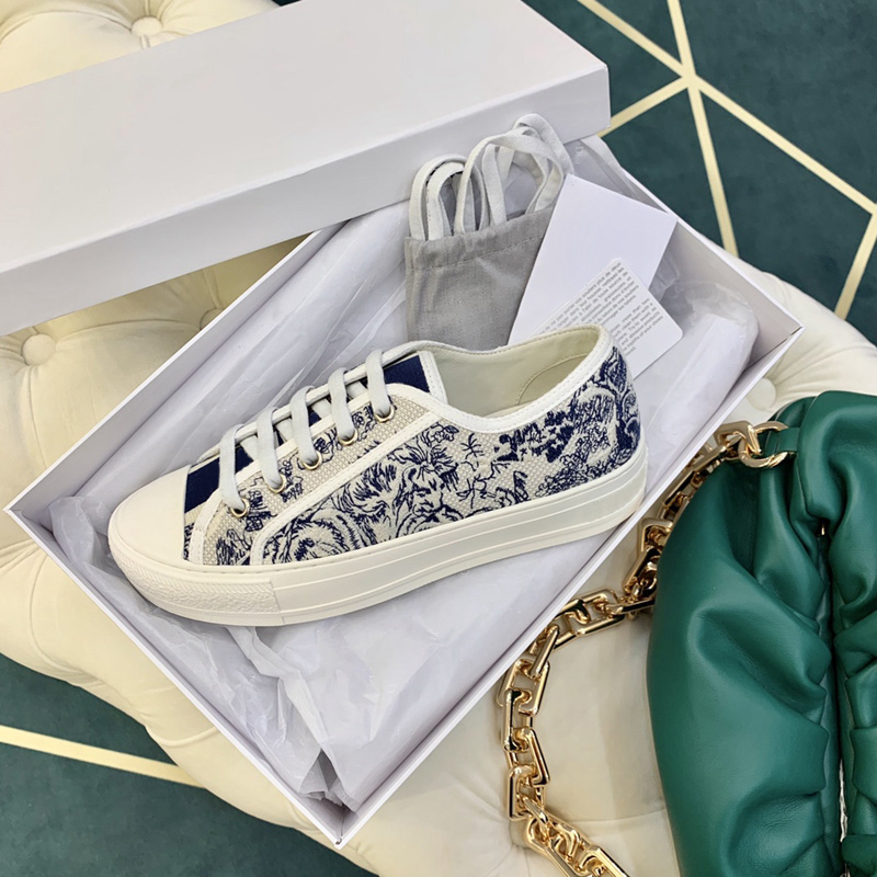 Woman Walk N Sneaker Embroidered Cotton Shoes Deep Blue Gray Lady Embroidery Shoe Signatures On Tongue and Laces Trainer Casual Canvas Sneakers
Woman Walk N Sneaker Embroidered Cotton Shoes Deep Blue Gray Lady Embroidery Shoe Signatures On Tongue and Laces Trainer Casual Canvas Sneakers