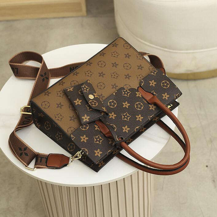 factory outlet ladies leather shoulder bags European retro printed handbag large capacity cross polka dot Tote bag street trend contrast color leather handbags, Coffee1 6001
factory outlet ladies leather shoulder bags European retro printed handbag large capacity cross polka dot Tote bag street trend contrast color leather handbags, Coffee1 6001