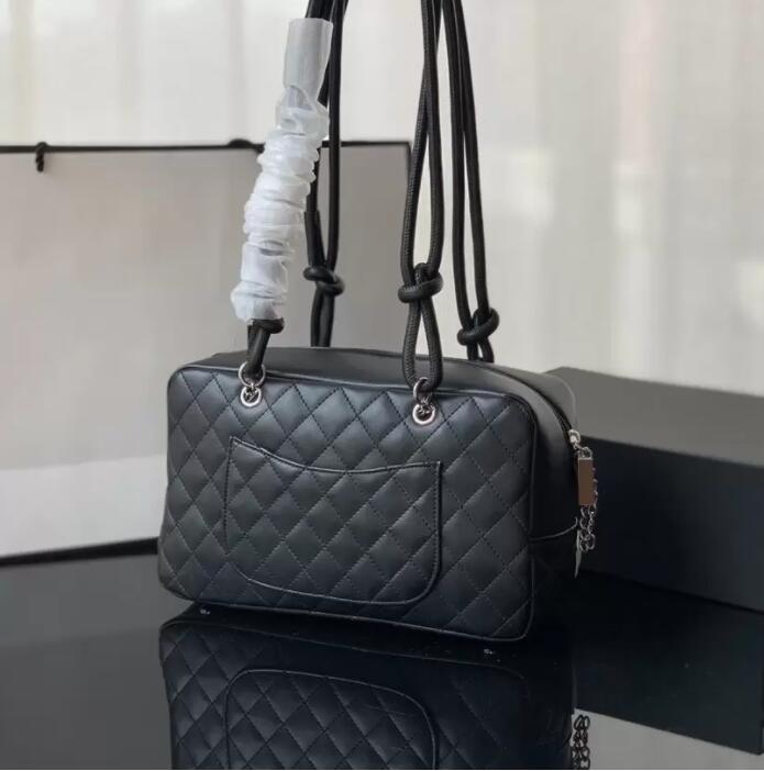 TZ Vintage Panda Quilted Top Handle Calfskin Bags Underarm Envelope Message Large Capacity Luxury Two-tone Black Lxury Designer Outdoor Sacoche Handbags 27CM, Shipping
TZ Vintage Panda Quilted Top Handle Calfskin Bags Underarm Envelope Message Large Capacity Luxury Two-tone Black Lxury Designer Outdoor Sacoche Handbags 27CM, Shipping