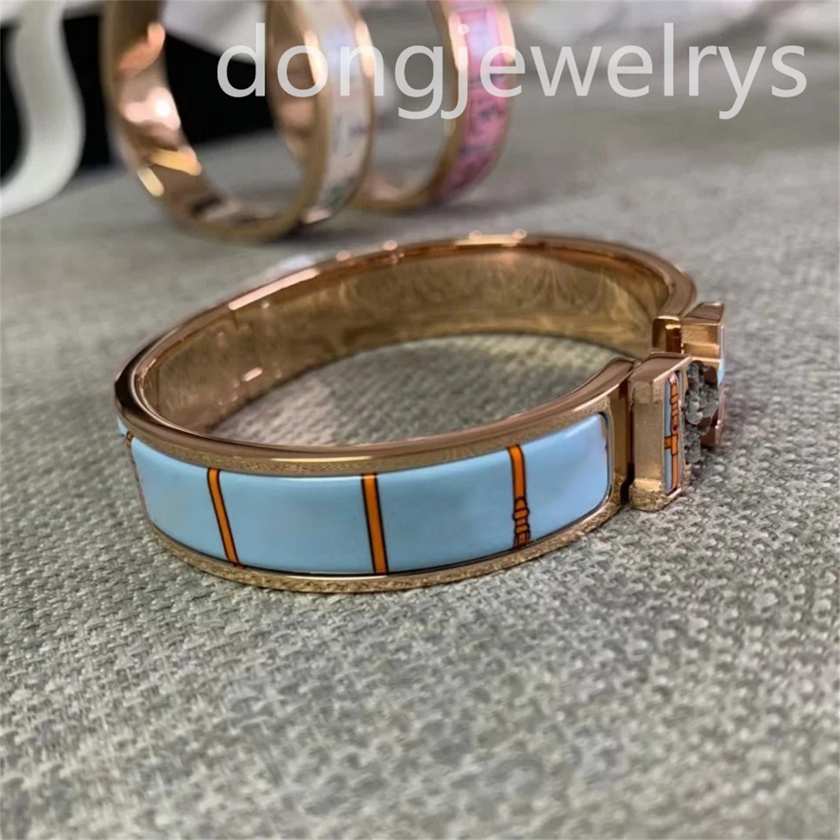 Minimalist Design Popular Jewelry Cuff Bracelet Designer Elegant Festival Party Fashion Bangle Women Gold Luxury Jewelry Gifts Dongjewelrys
Minimalist Design Popular Jewelry Cuff Bracelet Designer Elegant Festival Party Fashion Bangle Women Gold Luxury Jewelry Gifts Dongjewelrys