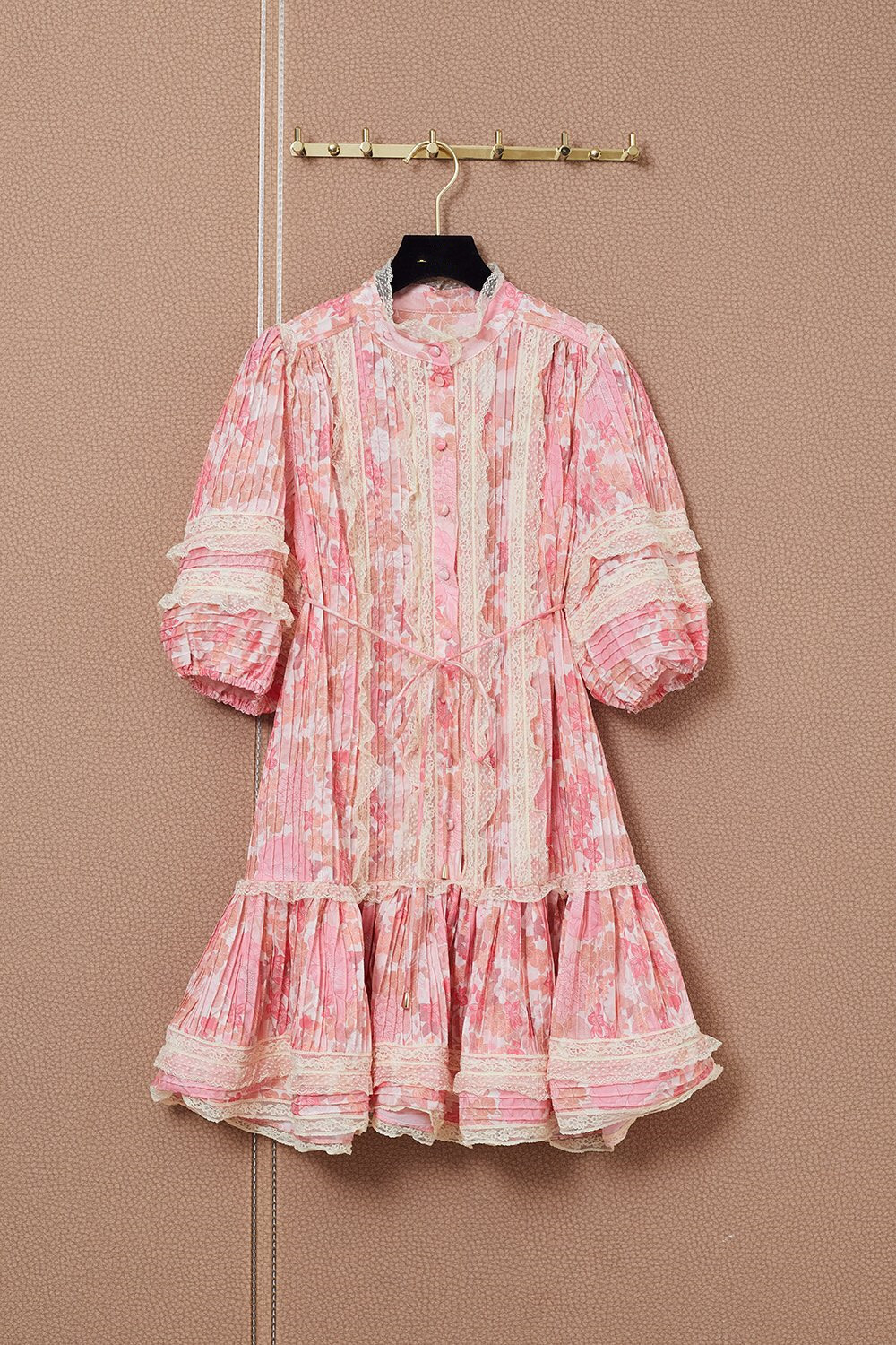 European and American fashion brand new design lace splicing bubble sleeve dress, Multi
European and American fashion brand new design lace splicing bubble sleeve dress, Multi