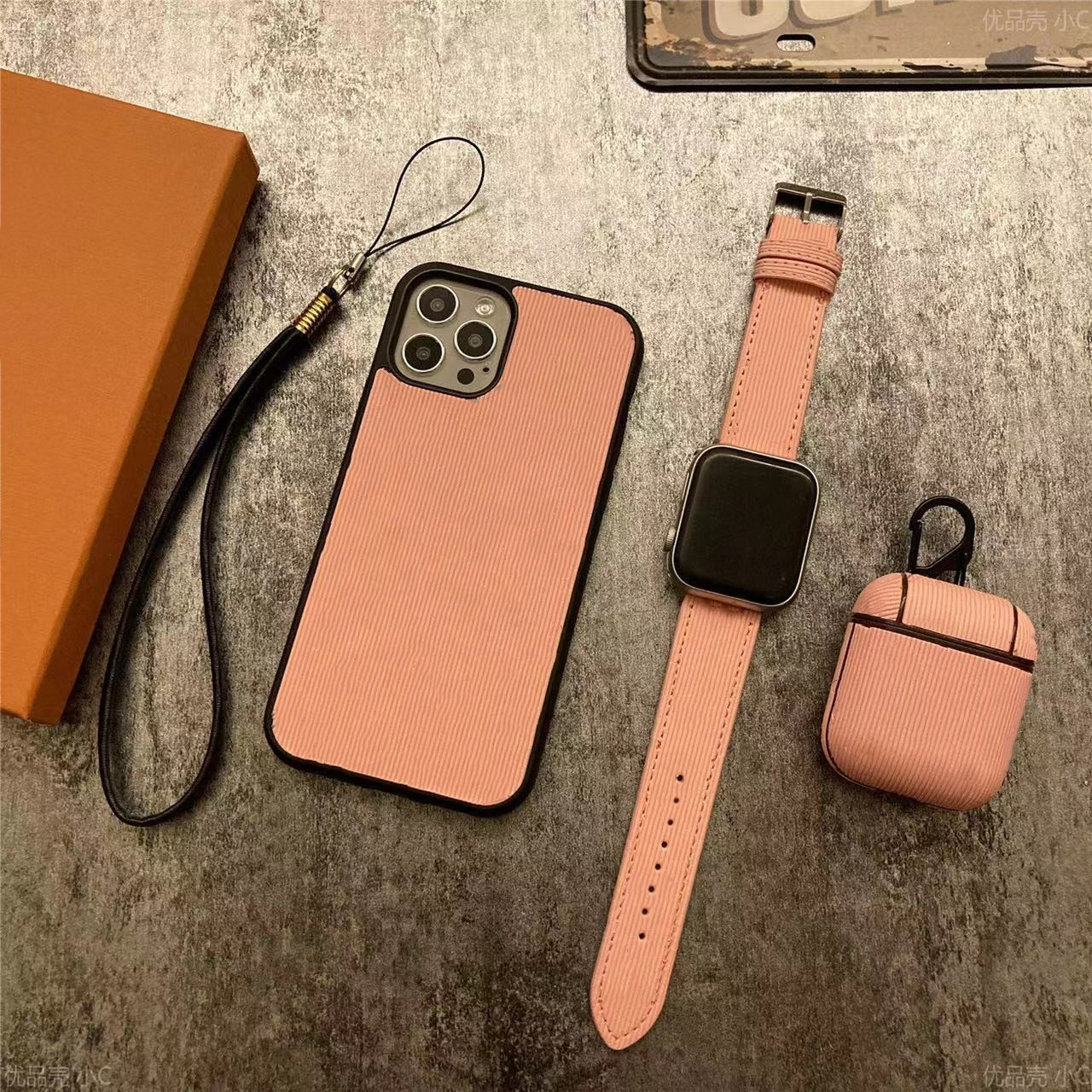 Top Fashion 3-piece Set Phone cases Earphone Cover and Watch Strap For iPhone 13 12 11 pro max Xs XR Luxury Vertical Lines Embossing Series Women Men Gifts, Make up the price difference
Top Fashion 3-piece Set Phone cases Earphone Cover and Watch Strap For iPhone 13 12 11 pro max Xs XR Luxury Vertical Lines Embossing Series Women Men Gifts, Make up the price difference