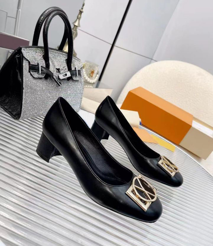 Real leather women's dress shoes fashion metal square button round head high heels luxury designer walk show party dres business shoe send box size 35-42, Heel 4.5cm
Real leather women's dress shoes fashion metal square button round head high heels luxury designer walk show party dres business shoe send box size 35-42, Heel 4.5cm