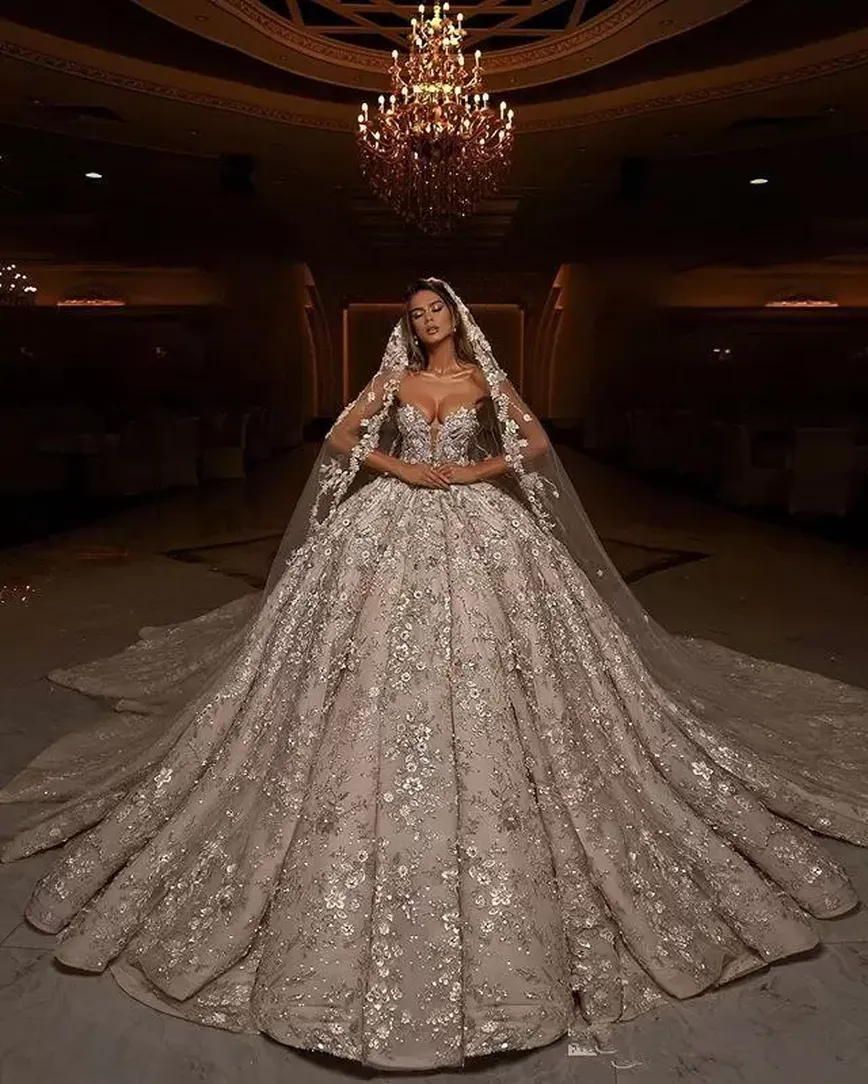 Luxury Lace Beading Ball Gowns Wedding Dresses Sparkly Flower Sequins Sweetheart Dubai Arabic Custom Made Wedding Dress Robes De Mariée sxa26, White
Luxury Lace Beading Ball Gowns Wedding Dresses Sparkly Flower Sequins Sweetheart Dubai Arabic Custom Made Wedding Dress Robes De Mariée sxa26, White