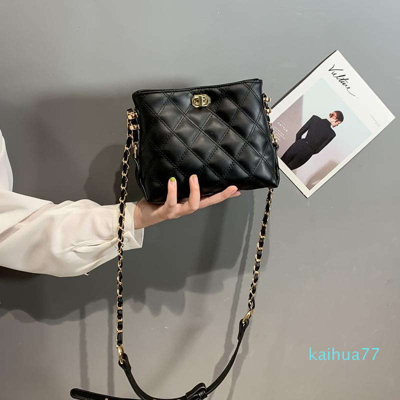 Small bag woman Fashion style 2022 fashionable ladies one-shoulder messenger chain Rhombus high-capacity Cc Handbag, Black
Small bag woman Fashion style 2022 fashionable ladies one-shoulder messenger chain Rhombus high-capacity Cc Handbag, Black