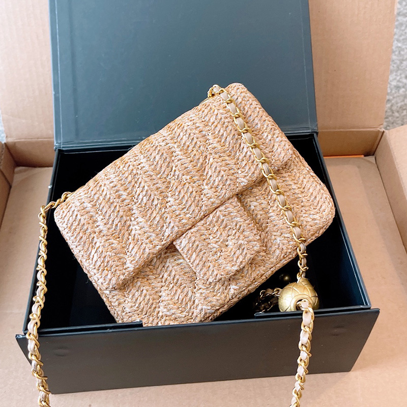 2022Ss Summer Adjustable Shoulder Strap Bag Linen Braid Mini Flap Famous Designers Womenss Quilted Gold Ball Matelasse Chains Crossbody Famous Luxury_handbags 17C, Box
2022Ss Summer Adjustable Shoulder Strap Bag Linen Braid Mini Flap Famous Designers Womenss Quilted Gold Ball Matelasse Chains Crossbody Famous Luxury_handbags 17C, Box