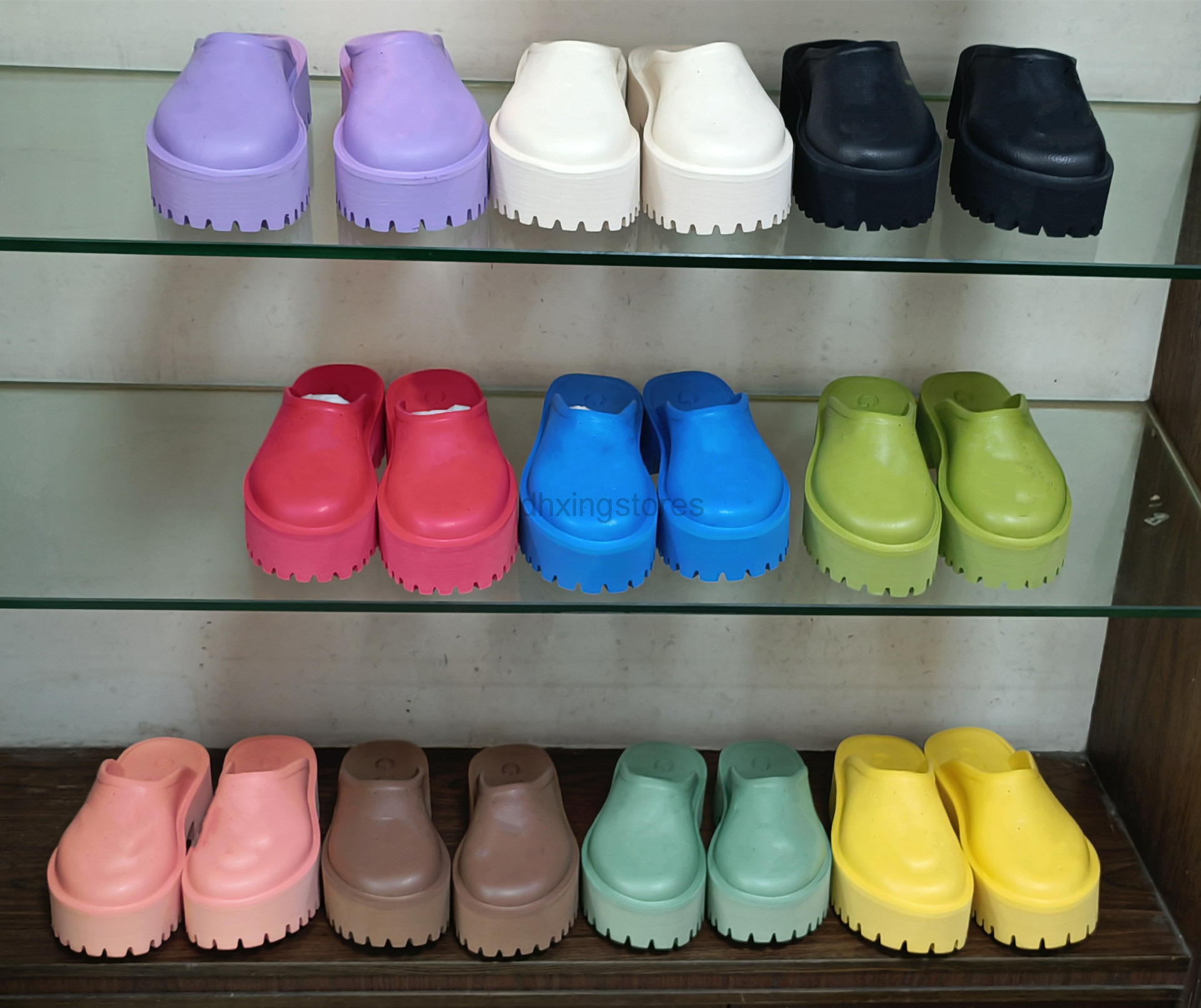 Women Slip On Sandals Designer slippers brand soft fashionable out design Ladies Hollow Platform made transparent materials sexy lovely - LF
Women Slip On Sandals Designer slippers brand soft fashionable out design Ladies Hollow Platform made transparent materials sexy lovely - LF