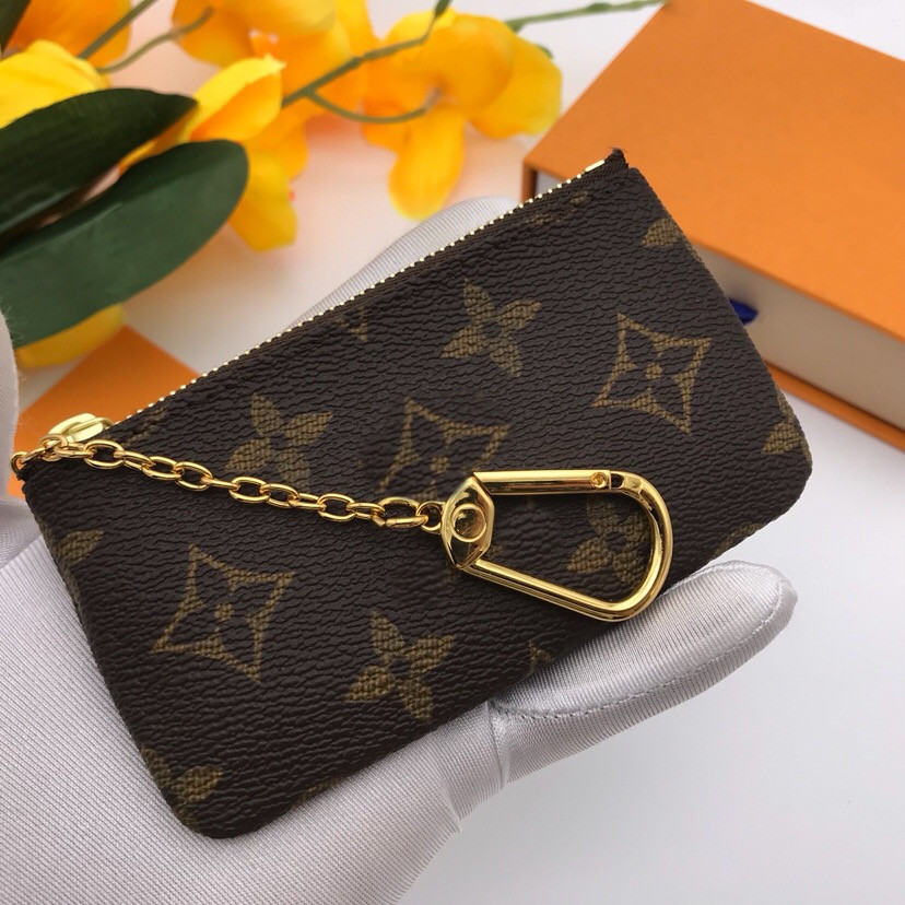 Designers luxurys KEY POUCH POCHETTE CLES Women Mens Key Ring Credit Card Holder Coin Purse Mini Wallet louiseity viutonity Handbags Lvity Louisity Vuttonity LVs
Designers luxurys KEY POUCH POCHETTE CLES Women Mens Key Ring Credit Card Holder Coin Purse Mini Wallet louiseity viutonity Handbags Lvity Louisity Vuttonity LVs