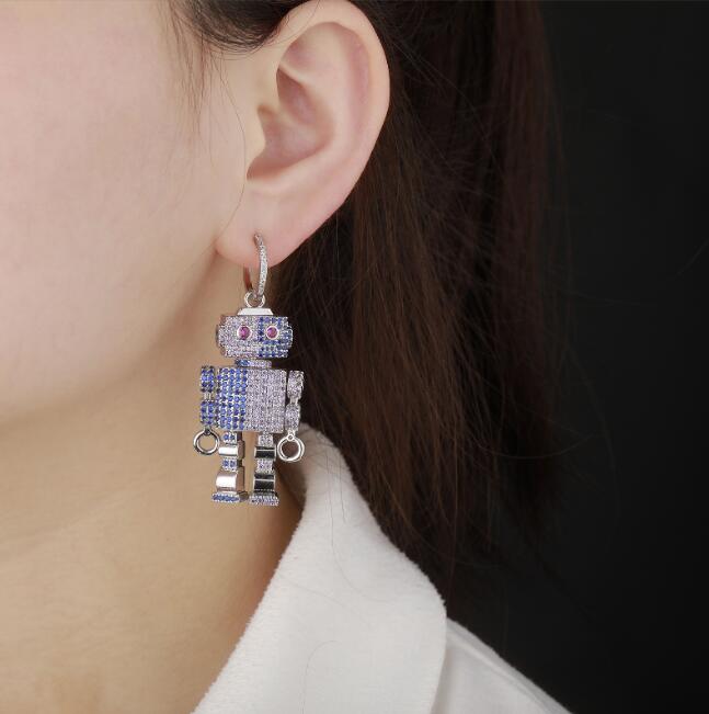 Hip Hop Dangle CZ Stone Paved Bling Ice Out Big Robot Shape Drop Earrings for Women Charm Jewelry Gift
Hip Hop Dangle CZ Stone Paved Bling Ice Out Big Robot Shape Drop Earrings for Women Charm Jewelry Gift