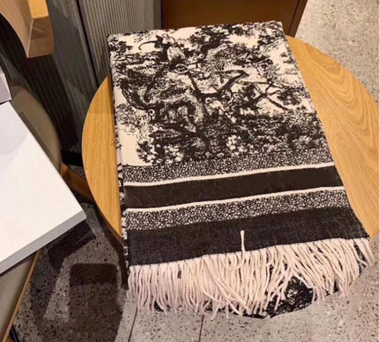 2022 Classic Design scarf 100%cashmere For Men Women Winter cashmere scarfs Big Letter pattern Pashminas Shawls scarves
2022 Classic Design scarf 100%cashmere For Men Women Winter cashmere scarfs Big Letter pattern Pashminas Shawls scarves